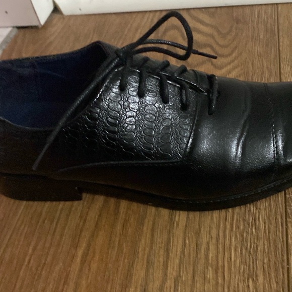 ultra flex Avellino men black size 9.5 Oxfords Leather in excellent condition - Picture 2 of 8